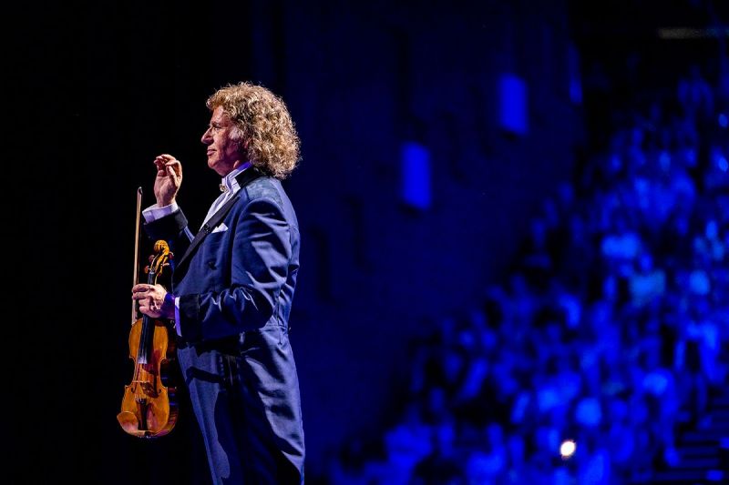 Andre-in-DublinCredit-Andre-Rieu-Productions-Piece-of-Magic-Entertainment-5Low-res